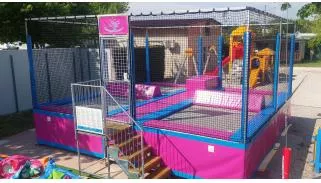 Trampolín con 4 mini estaciones, pasillo central. Equipamiento especial.